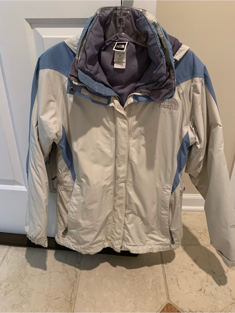 The North Face Women's Light Gray and Powder Blue Ski Jacket